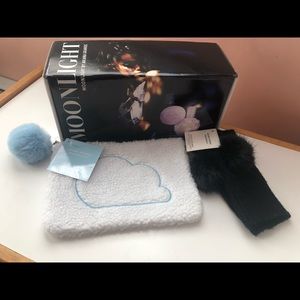 Ariana Grande gloves and cloud bag.